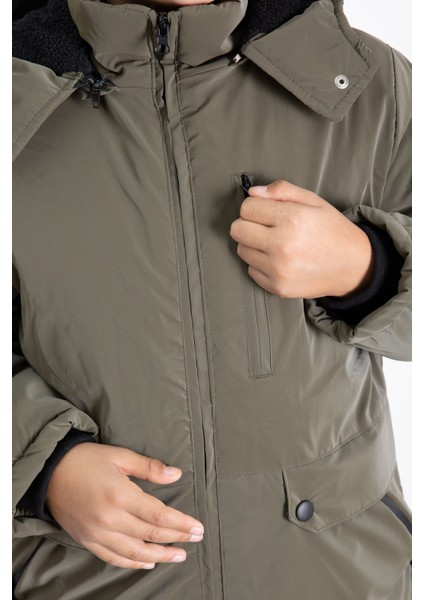 Haki Fermuarlı Göğüs Cepli Içi Kürklü Erkek Çocuk Kapüşonlu Mont 21370 fırsatları