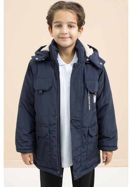 Lacivert Yazı Detaylı Göğüs Cepli Içi Kürklü Erkek Çocuk Kapüşonlu Mont 21477