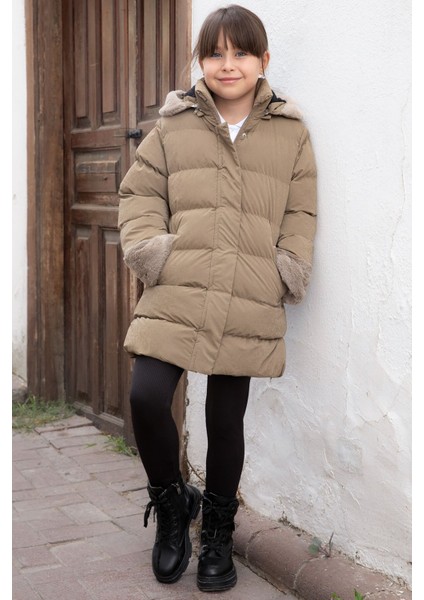 Kahverengi Kolu Kürk Detaylı Içi Yünlü Kız Çocuk Kapüşonlu Şişme Mont 21330