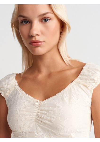 31848 Fiyonk Detaylı Dantel Top-Ekru modelleri