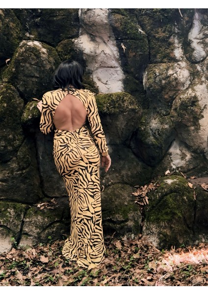 Derin Dekolteli Cut-Out Elbise