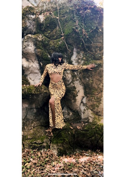 Derin Dekolteli Cut-Out Elbise fırsatları