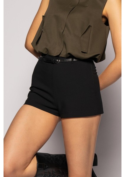 Kadın Siyah Yüksek Bel Hazır Kemerli Slim Fit Şort modelleri