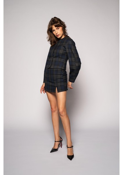 Kadın Lacivert Ekoseli Yandan Yırtmaçlı Şort Etek