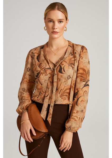 Kadın Kahverengi Şifon Bluz Gömlek – Fular Detaylı Desenli Model fiyatları