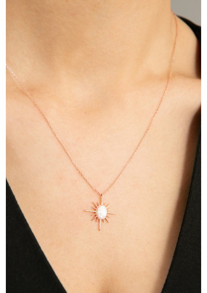 Kadınlara Özel, Opal Taşlı Pusula Tasarımlı 925 Ayar Gümüş Kolye – Şık Ve Zarif Günlük Aksesuar modelleri