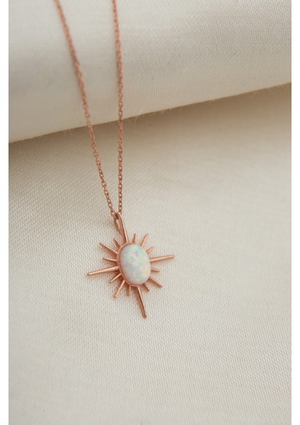 Kadınlara Özel, Opal Taşlı Pusula Tasarımlı 925 Ayar Gümüş Kolye – Şık Ve Zarif Günlük Aksesuar fırsatları