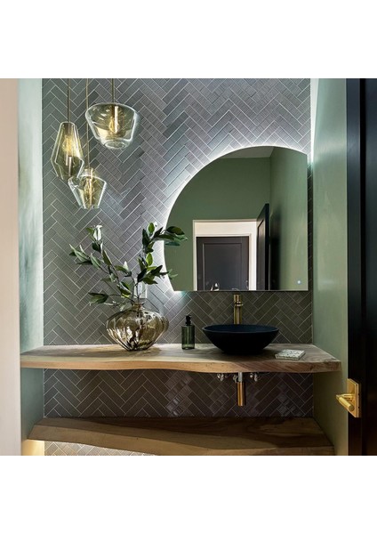 LED Işıklı Banyo Aynası – Yuvarlak Tasarım, Duvar Tipi, Dekoratif Modern Aydınlatmalı Ayna