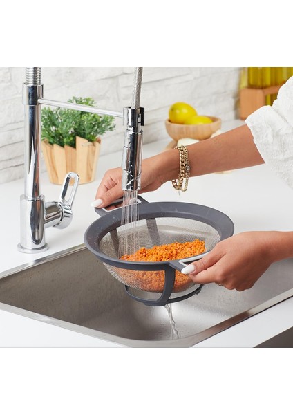 Plastik Süzgeç - Makarna, Pirinç, Sebze ve Meyve Süzme Kabı | Ayaklı ve Kulplu, Yükseltilmiş Tabanlı, 31X23CM, Dayanıklı ve Pratik (Asorti)