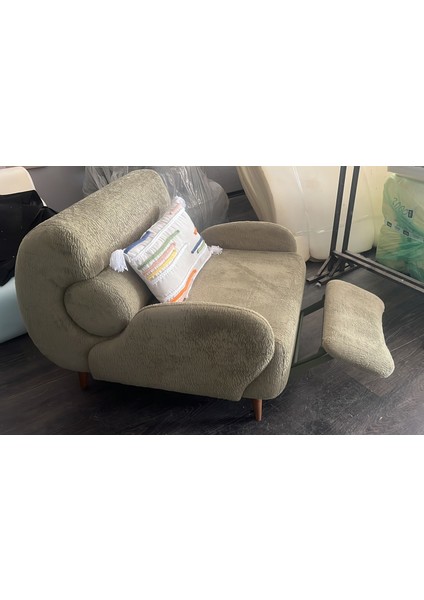 Tv berjeri (-yastık hediyemizdir-).pati dostu leke tutmaz su itici özelligi vardır.ÖZEL RENK SEÇİMLERİNDE sipariş verildikten sonra satıcıya sor kısmından şehir ve RENK NO BELİRTİNİZ