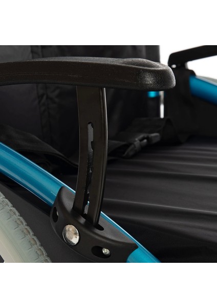 Römer Alüminyum Manuel Tekerlekli Sandalye | Ayarlanabilir Kolçaklı ve Katlanabilir R214