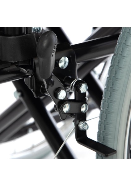 Römer Manuel Tekerlekli Sandalye | Katlanabilir, Refakatçi Frenli ve Anti-Tipper Donanımlı R221