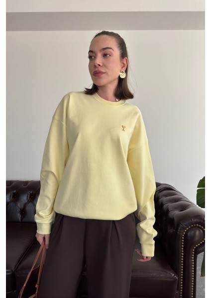 Kalp Broşlu Orj Sweatshirt- Sarı fırsatları