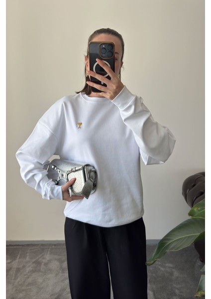 Kalp Broşlu Orj Sweatshirt- Beyaz