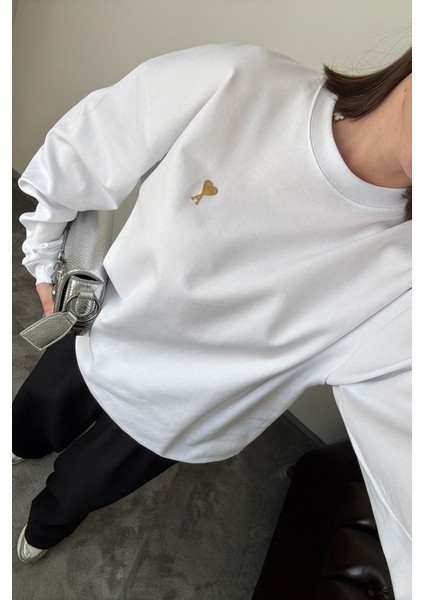 Kalp Broşlu Orj Sweatshirt- Beyaz fiyatları
