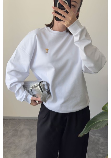 Kalp Broşlu Orj Sweatshirt- Beyaz fırsatları