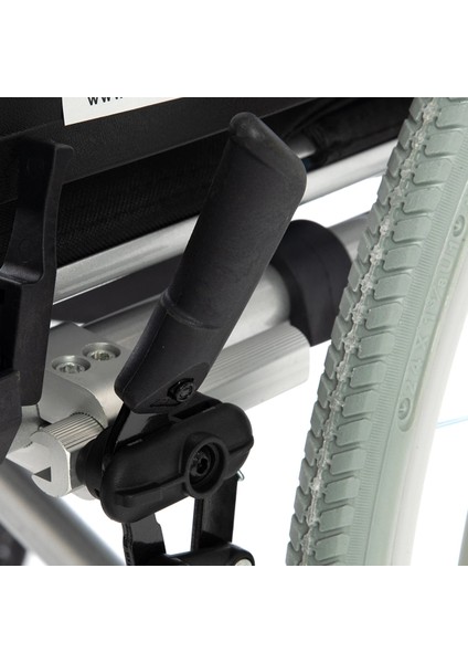 Römer Lüx Alüminyum Manuel Tekerlekli Sandalye|6 Tekerlekli, Katlanabilir ve Ayarlanabilir Yapı R223