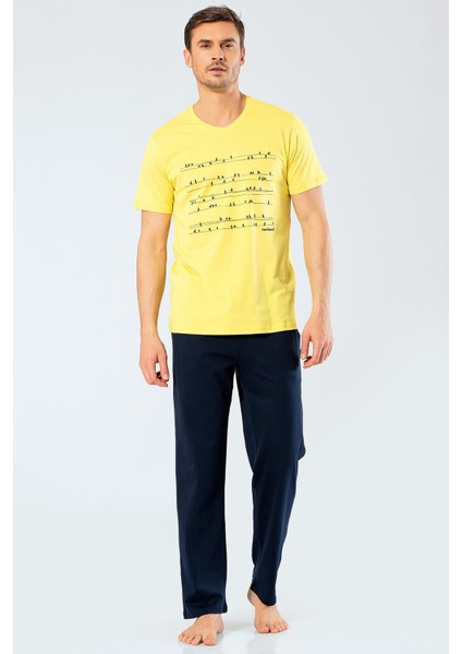 2203 Sarı Erkek Baskılı V Yaka Pantolon Pijama Takımı modelleri