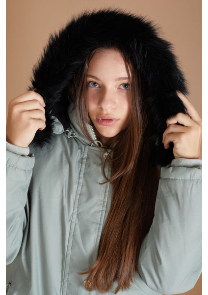 Yeşil Kürklü Içi Astarlı Çıkarılabilir Kapüşonlu Kız Çocuk Mont 19354 modelleri