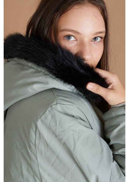 Yeşil Kürklü Içi Astarlı Çıkarılabilir Kapüşonlu Kız Çocuk Mont 19354 indirimleri