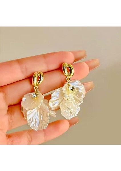 Altın Renk Zirkon Taşlı Beyaz Renk Tasarım Yaprak Küpe modelleri