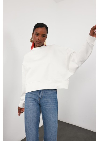 Beyaz Basic Sweatshirt