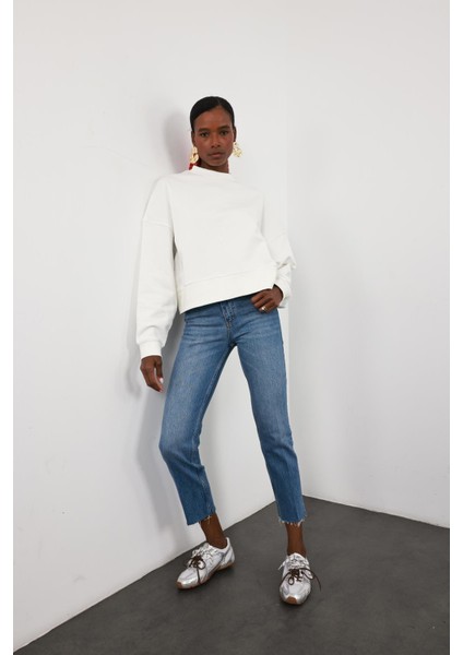 Beyaz Basic Sweatshirt fiyatları