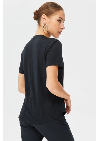 One Dri Fit Training T-Shirt Kadın Antreman Tişörtü Mor fiyatları