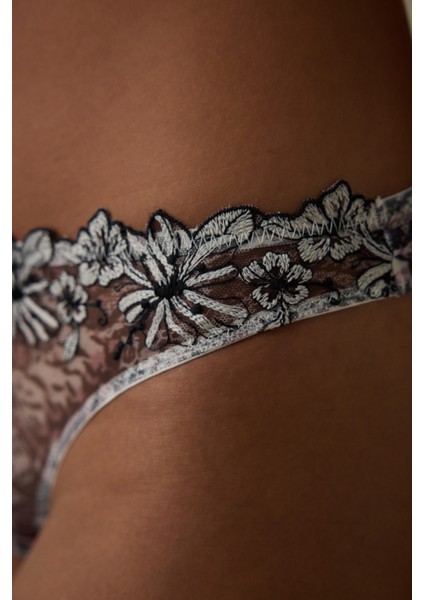 Leopar Desenli Brode Detaylı Orta Bel Tanga Külot fiyatları
