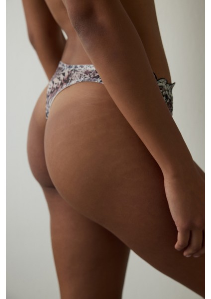 Leopar Desenli Brode Detaylı Orta Bel Tanga Külot modelleri