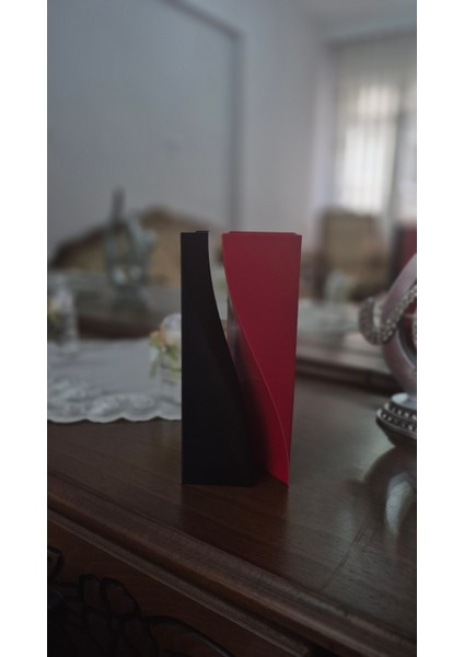 Minimalist Modern Dekoratif Vazo – Şık Tasarım, Ev ve Ofis Aksesuarı