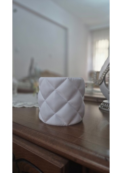 Modern Kapitoneli Dekoratif Saksı – Minimalist Tasarım, Şık Ev ve Ofis Aksesuarı