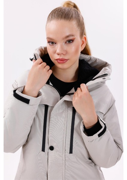 Kadın Polarlı Kürklü Su ve Rüzgar Geçirmez Kapüşonlu Kışlık Mont & Kaban & Parka