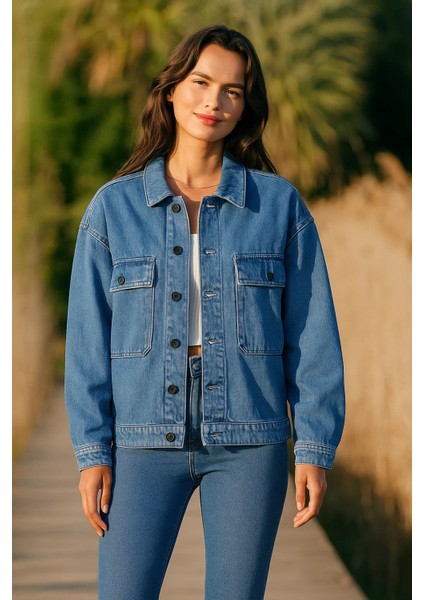 Kadın Büyük Göğüs Cepli Oversize Mavi Kot Ceket