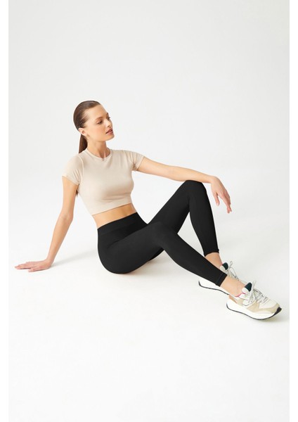 Siyah Esnek ve Toparlayıcı Spor Tayt Basic Seamless modelleri