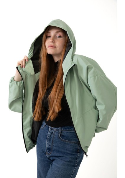 Spor Kadın Kapüşonlu Su ve Rüzgar Geçirmez Cepli Içi Astarlı Oversize Mevsimlik Yağmurluk