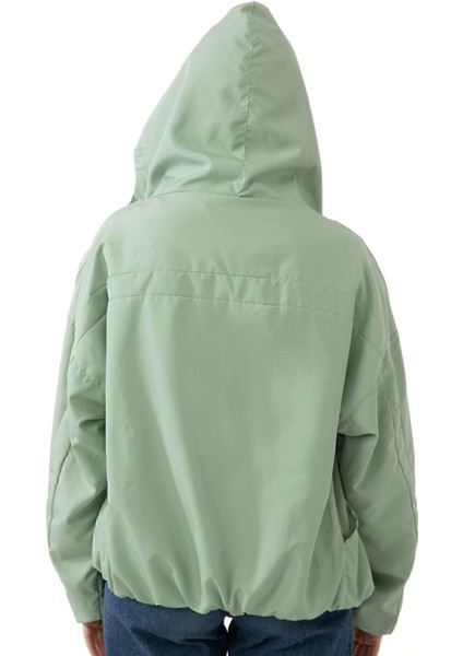 Spor Kadın Kapüşonlu Su ve Rüzgar Geçirmez Cepli Içi Astarlı Oversize Mevsimlik Yağmurluk