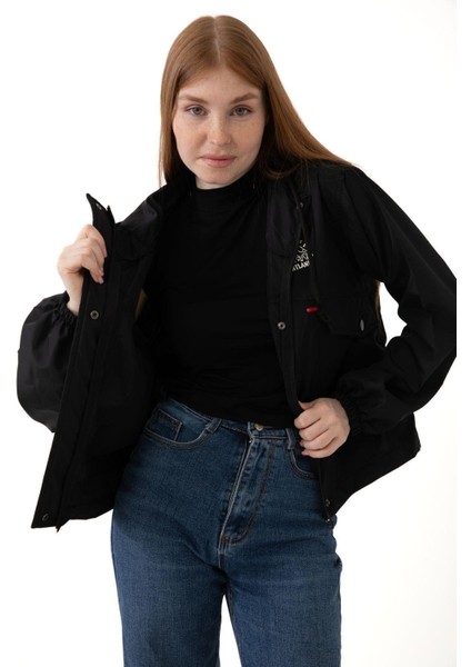 Spor Kadın Su Geçirmez ve Rüzgara Kapüşonlu Cepli Çıt Çıtlı Mevsimlik Yağmurluk