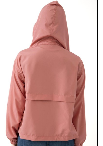 Spor Kadın Su Geçirmez ve Rüzgara Kapüşonlu Cepli Çıt Çıtlı Mevsimlik Yağmurluk