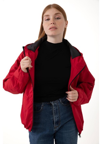 Spor Kadın Kapüşonlu Su ve Rüzgar Geçirmez Cepli Içi Astarlı Oversize Mevsimlik Yağmurluk