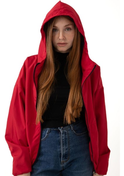 Spor Kadın Kapüşonlu Su ve Rüzgar Geçirmez Cepli Içi Astarlı Oversize Mevsimlik Yağmurluk