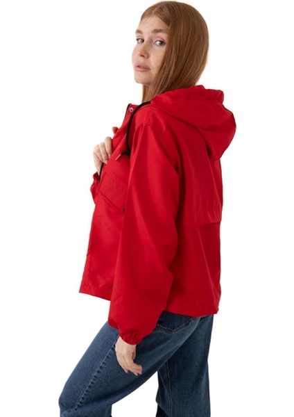 Spor Kadın Su Geçirmez ve Rüzgara Kapüşonlu Cepli Çıt Çıtlı Mevsimlik Yağmurluk