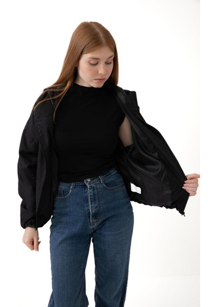 Spor Kadın Kapüşonlu Su ve Rüzgar Geçirmez Cepli Içi Astarlı Oversize Mevsimlik Yağmurluk