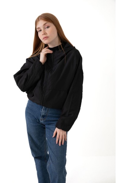 Spor Kadın Kapüşonlu Su ve Rüzgar Geçirmez Cepli Içi Astarlı Oversize Mevsimlik Yağmurluk