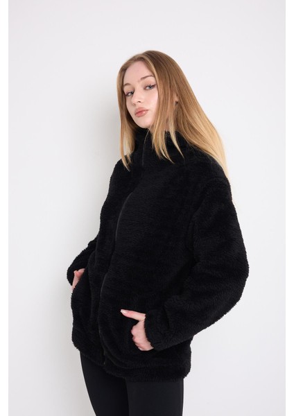 Spor Kadın Ekru Peluş Rüzgar Geçirmez Welsoft Çift Cepli Kapüşonlu Mont