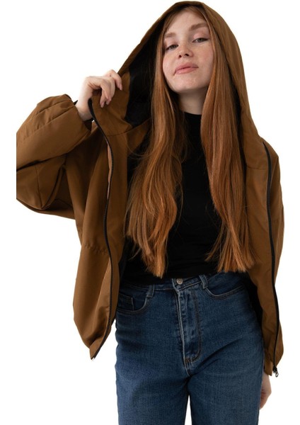 Spor Kadın Kapüşonlu Su ve Rüzgar Geçirmez Cepli Içi Astarlı Oversize Mevsimlik Yağmurluk