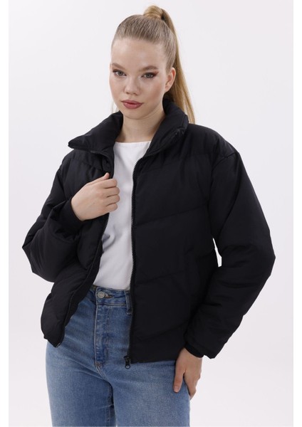 Kadın Dolgulu Puffer Mont - Yüksek Yaka, Suya Dayanıklı