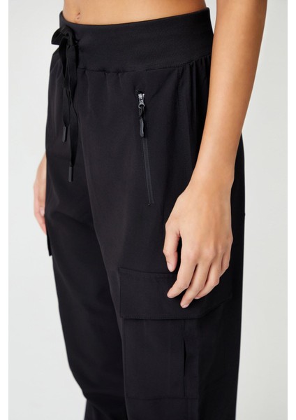 Kadın Siyah Kargo Cepli Beli ve Paçası Lastikli Jogger Pantolon Cargo