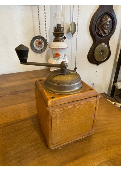 Antika Ahşap Kahve Degirmeni fırsatları