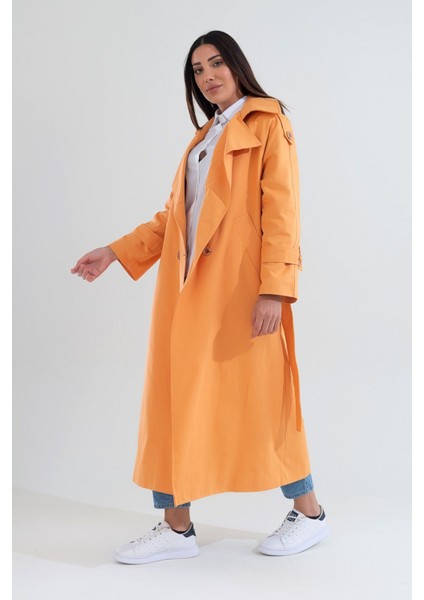 Şık Taş Rengi Düğmeli Trençkot – Rahat ve Modern Kesim